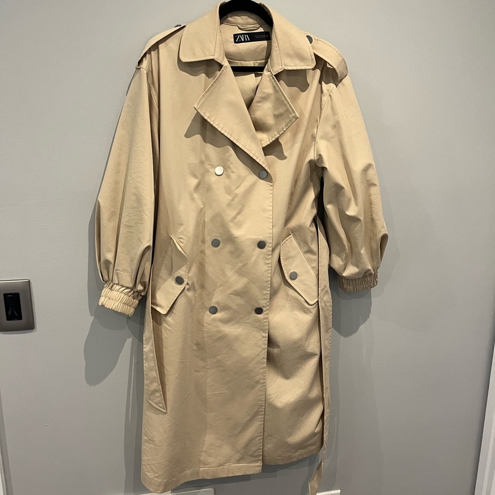 Zara trench coat. Balloon sleeves. Oversized. Size small. Fall fashion